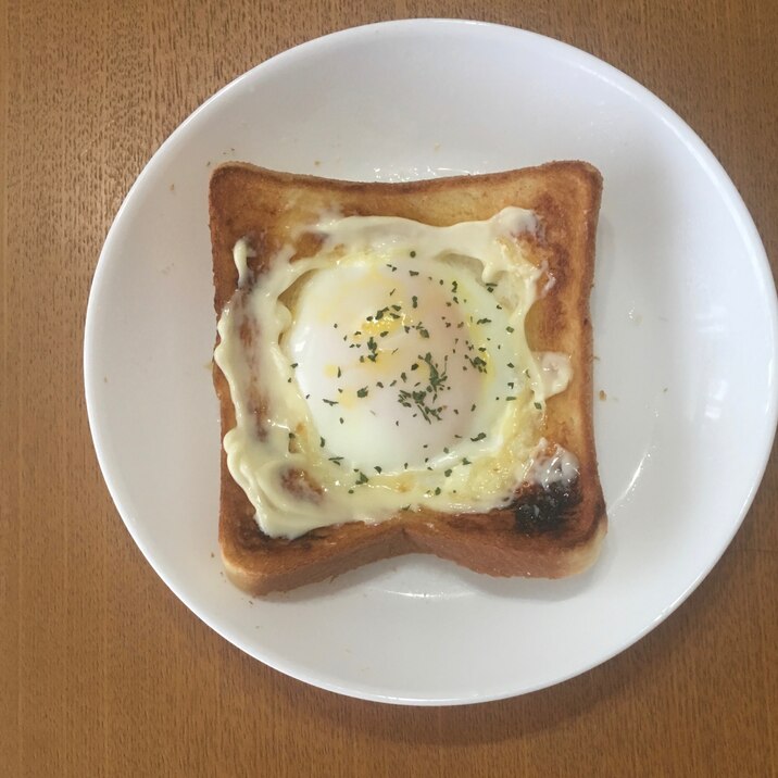 目玉焼きマヨオリーブオイルトースト